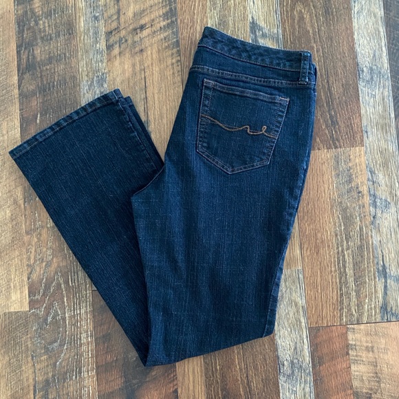 St John's Bay Womens 12 Blue Denim Dark Wash Embroidered Boot Cut 5 Pocket Jeans - Picture 1 of 7